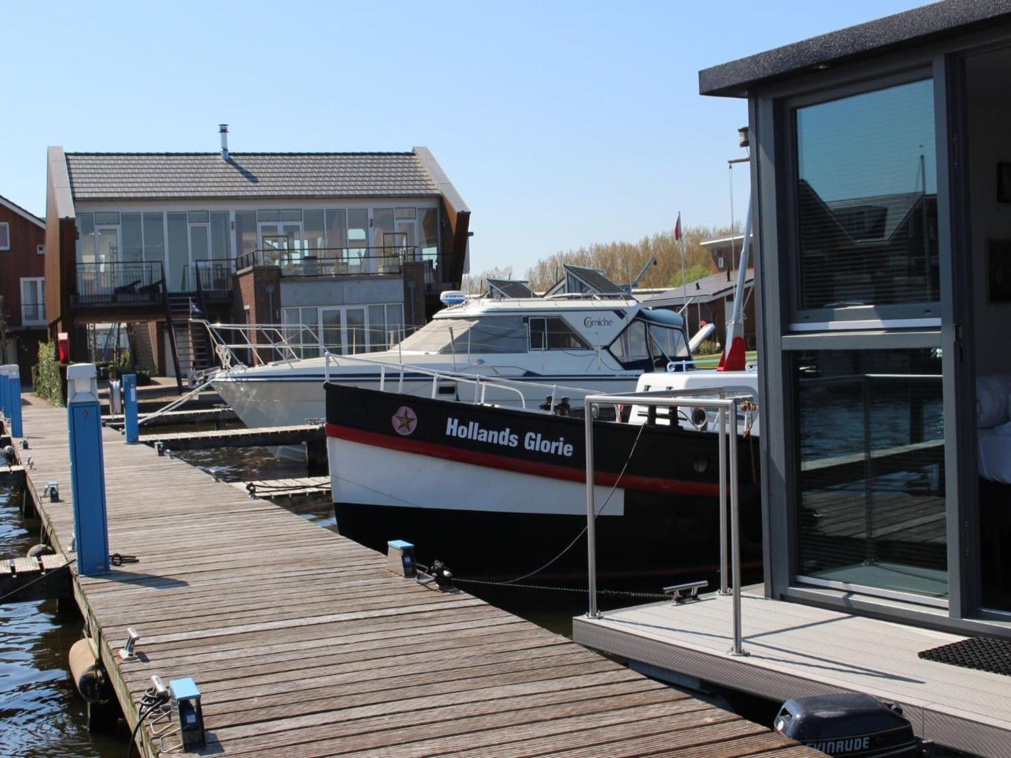 Modern Houseboat With Air Conditioning Located In Marina Uitgeest Exterior photo