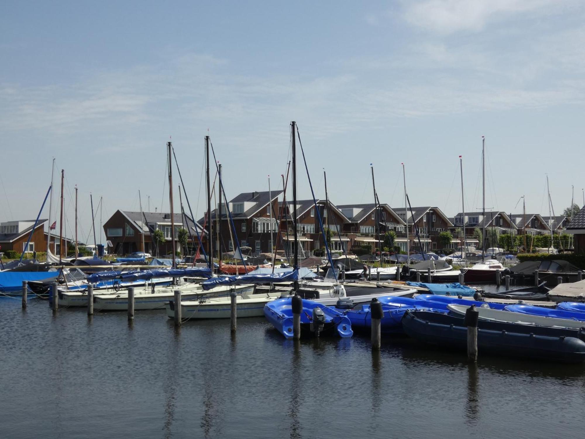 Modern Houseboat With Air Conditioning Located In Marina Uitgeest Exterior photo
