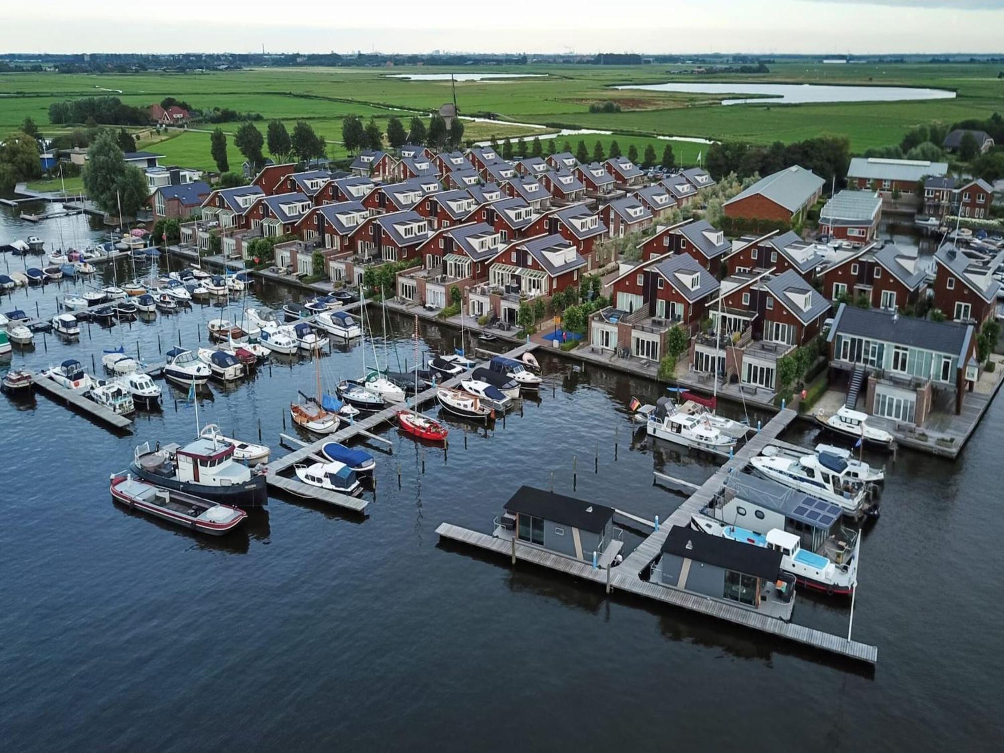 Modern Houseboat With Air Conditioning Located In Marina Uitgeest Exterior photo
